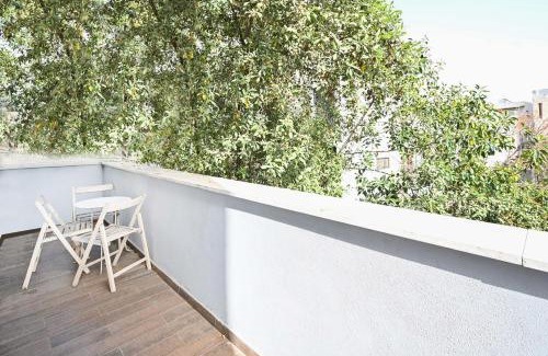 Tel Aviv Apartment | White Sens 1BR near the beach w-Mamad by HolyGuest