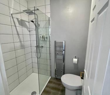 Hartshill House | White Wings