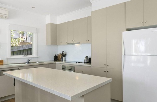 Lorne House | Whitecaps - Envious location, beautiful styling and plenty of space for all