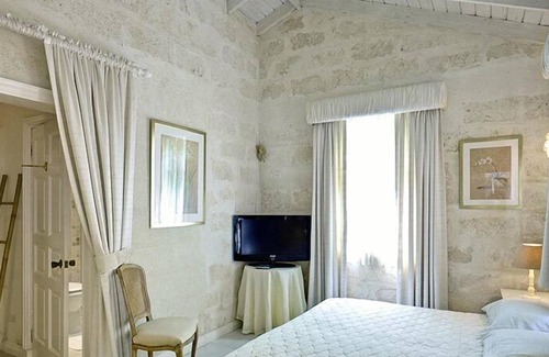 Merlin Bay Villa | Whitegates in St James by Personal Villas - Beautiful Beachfront Villa and Kidne