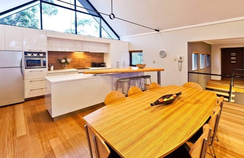 Eagle Bay House | Whitehaven Stylish Group Retreat with Ocean Views