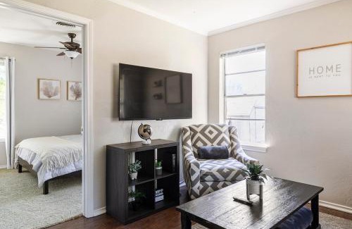 Whitesboro House | Whitesboros Hidden Gem Cozy Downtown Haven