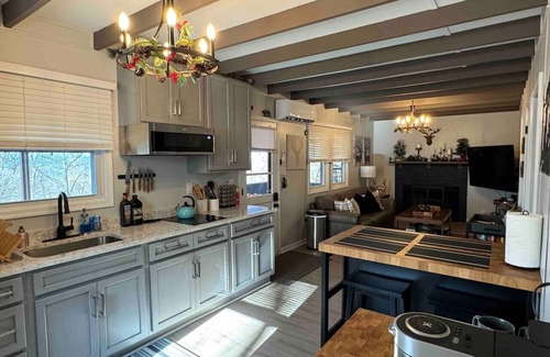 Linden Cabin | Whitetail Cabin | Couple`s Retreat w/Hot Tub
