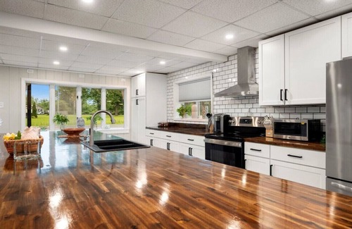 South Bay House | "Whitewater-The Main Sail" Oneida Lake/Sleeps 11!