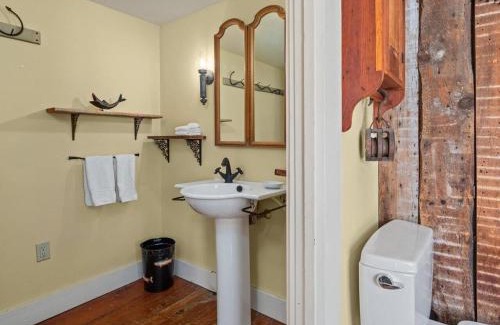 Addison Bed & Breakfast | Whitford House Cottage