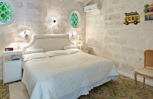 Merlin Bay Villa | Whitgates Villa Barbados - Luxury 4 Bedroom Beach Front Villa - *Cook Included*