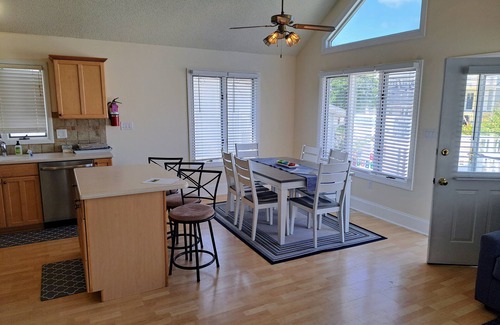 Avalon House | Whole home in Avalon, close to everything!