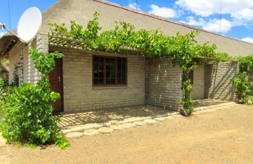 Bloemhof Cabin | WhyNot Restaurant & Guest Lodge