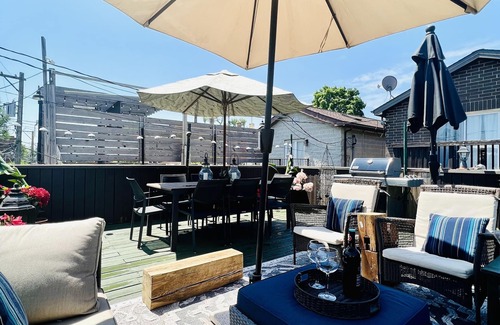 West Town House | Wicker Park Haven. 3-Levels. 12Beds.10min walk to Train. Rooftop+Spa Bath+Garage