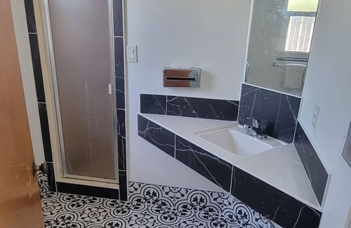 Hollister Hotel | Wiebe Motel