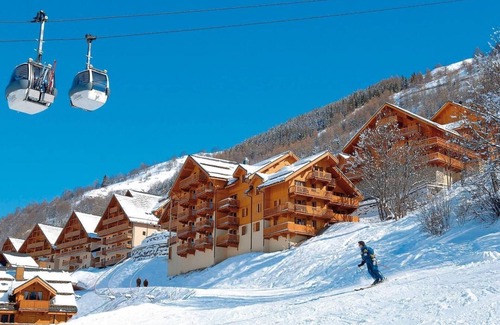 Valloire Apartment | Wifi, 200m from ski slopes, fitness, swimming pool, balcony, tv, ski locker, 40-48m², Valloire