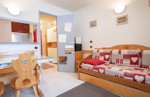 Valfrejus Apartment | Wifi, 70m from ski slopes, 1st floor, view mountain, balcony, tv, ski locker, 20m², Valfréjus