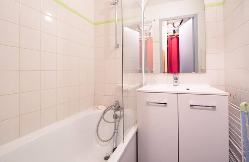 Valfrejus Apartment | Wifi, 70m from ski slopes, 1st floor, view mountain, balcony, tv, ski locker, 20m², Valfréjus