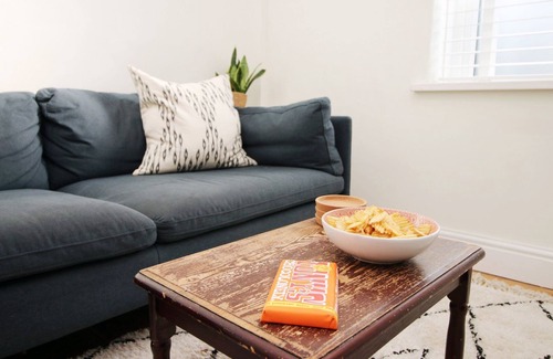 Roath House | WiFi | Parking | 4 Guests