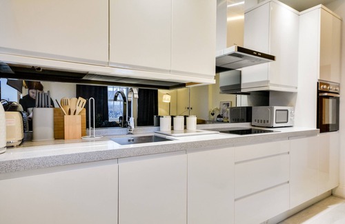 Wigan Apartment | Wigan - Apartment - Sleeps 6