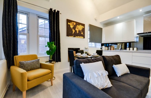 Wigan Apartment | Wigan - Apartment - Sleeps 6