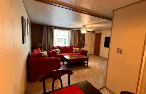 Fairbanks Apartment | Wild Alaskan 3 Bd Upper Apt Close to downtown