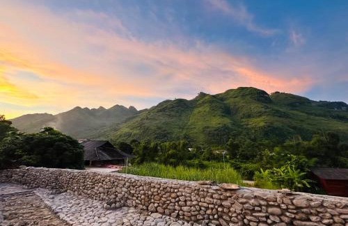 Yen Minh House | Wild Orchid- Lan Home