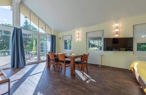 Muritz House | Wildgans - Stilvolles Ferienhaus mit Terrasse, Seeblick & Naturidylle am Loppiner See