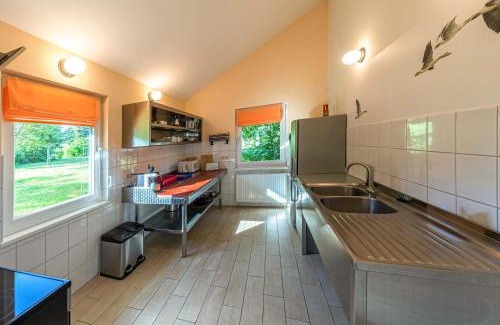 Muritz House | Wildgans - Stilvolles Ferienhaus mit Terrasse, Seeblick & Naturidylle am Loppiner See