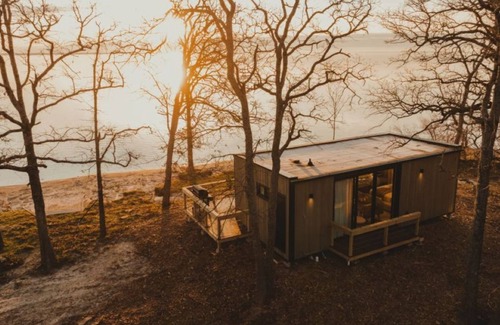 Quinlan Cabin | Wilding Hotels Tawakoni Lakefront Suite