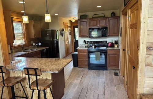 Wolf Laurel Cabin | Wildlife Ridge-Views, Gameroom, Hot Tub 4300' Elev