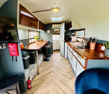 Mabe House | WildView Cosy Glamping with Outdoor Bath and stunning scenery