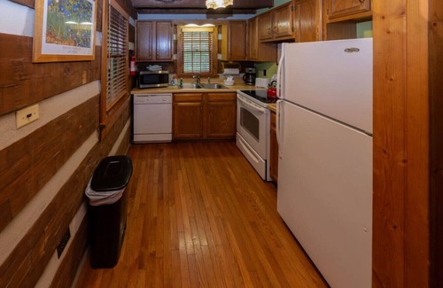 Cosby Cabin | Wildwood Flower -Rustic, cozy, authentic log cabin