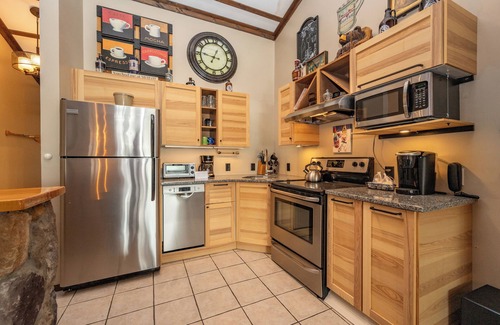Thayerville Condo | Will O' The Wisp: 714H Studio Loft/One Bath