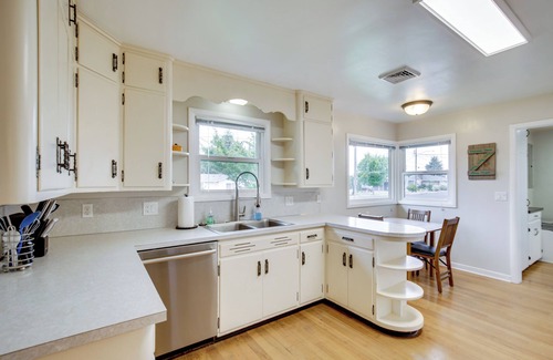 Albany House | Willamette Valley Family Home w/Fenced Yard