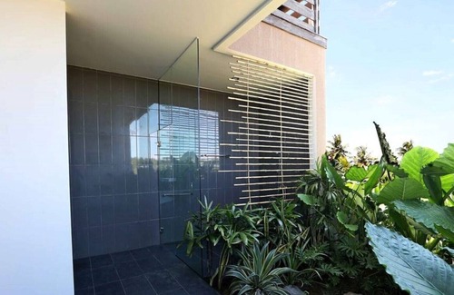 Seseh Apartment | William's Place | 1 Bedroom Gray Apartment