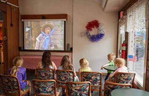 Stonehouse Other | Williamsburg Camping Resort One Bedroom Loft Cabin 4