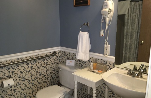 Williston North House | Williston Village INN- Twin room with 2 twin size beds. Acc. for 2 people