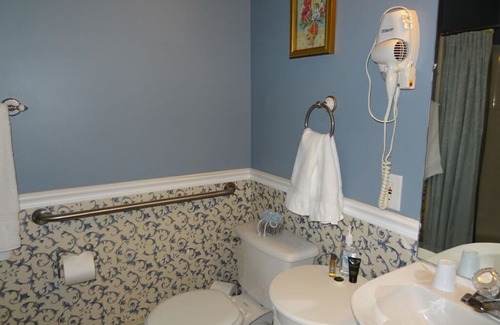 Williston North House | Williston Village INN- Twin room with 2 twin size beds. Acc. for 2 people