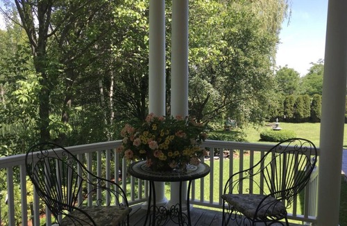 Williston North House | Williston Village INN-Cherry room with queen size bed for 2 people
