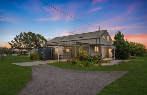 Fullerton Cove House | Willow Barn on 9 acres - Huge Swim Spa - Country Escape - EV Charging avail