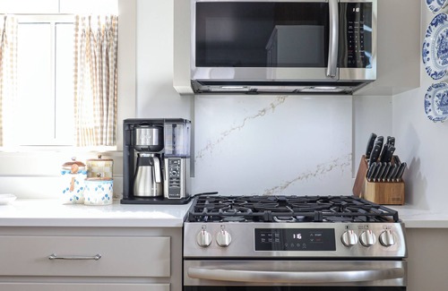 Eufaula House | Willow House: Charming Carlton Landing Cottage w/Golf Cart