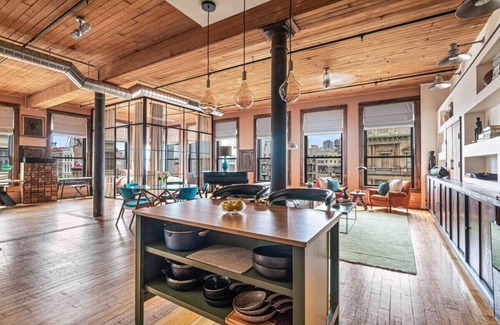 Williamsburg Apartment | Willow Loft by Rove Travel | 2BR Open Loft