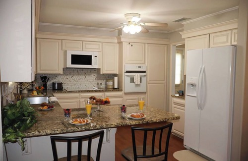 Abilene House | Willow Way - Cozy Brick Home with Outdoor Oasis