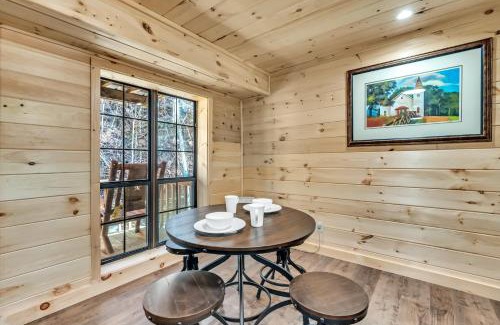 Cosby House | Wills Barn 2 Queen bedrooms - private 36-acre resort with 6 homes amazing waterfall