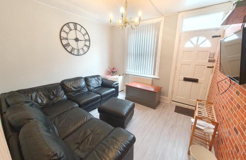Luton House | Wimborne House, 3BR, Airport, M1, 6 beds