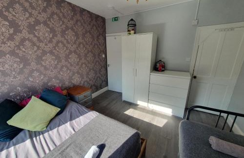 Luton House | Wimborne House, 3BR, Airport, M1, 6 beds