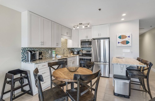 Fort Walton Beach - Destin Condo | Windancer 202. Renovated Gulf Front Condo, Free Beach Service, Pool, Grill