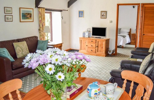 Hartland House | Windbury Cottage