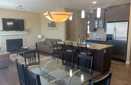 Southwest Edmonton House | Windermere Spacious Beautiful home