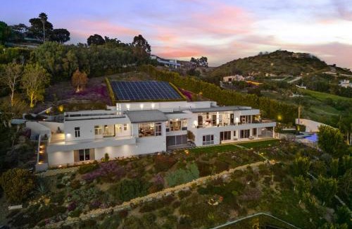 Central Malibu Villa | Winding Way