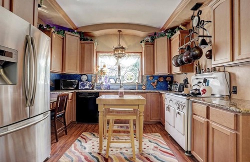 San Leon Apartment | Windmill Gardens Inn "Penthouse" by Galveston Bay is a cozy tropical hideaway!