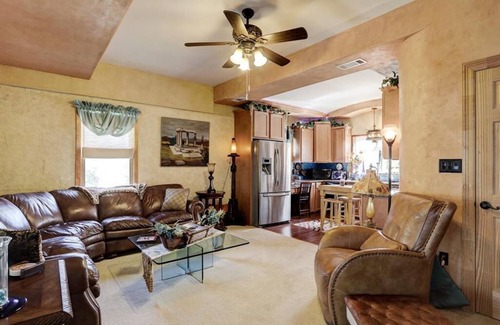 San Leon Apartment | Windmill Gardens Inn "Penthouse" by Galveston Bay is a cozy tropical hideaway!