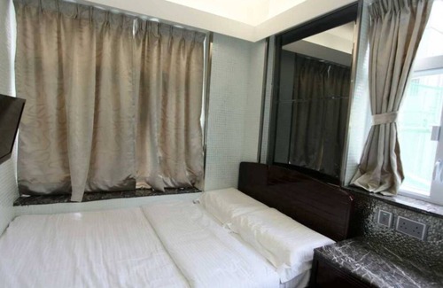 Mong Kok Apartment | Window Room near Mong Kok MTR-Y4
