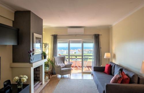 Paco De Arcos Apartment | Window to the Sea